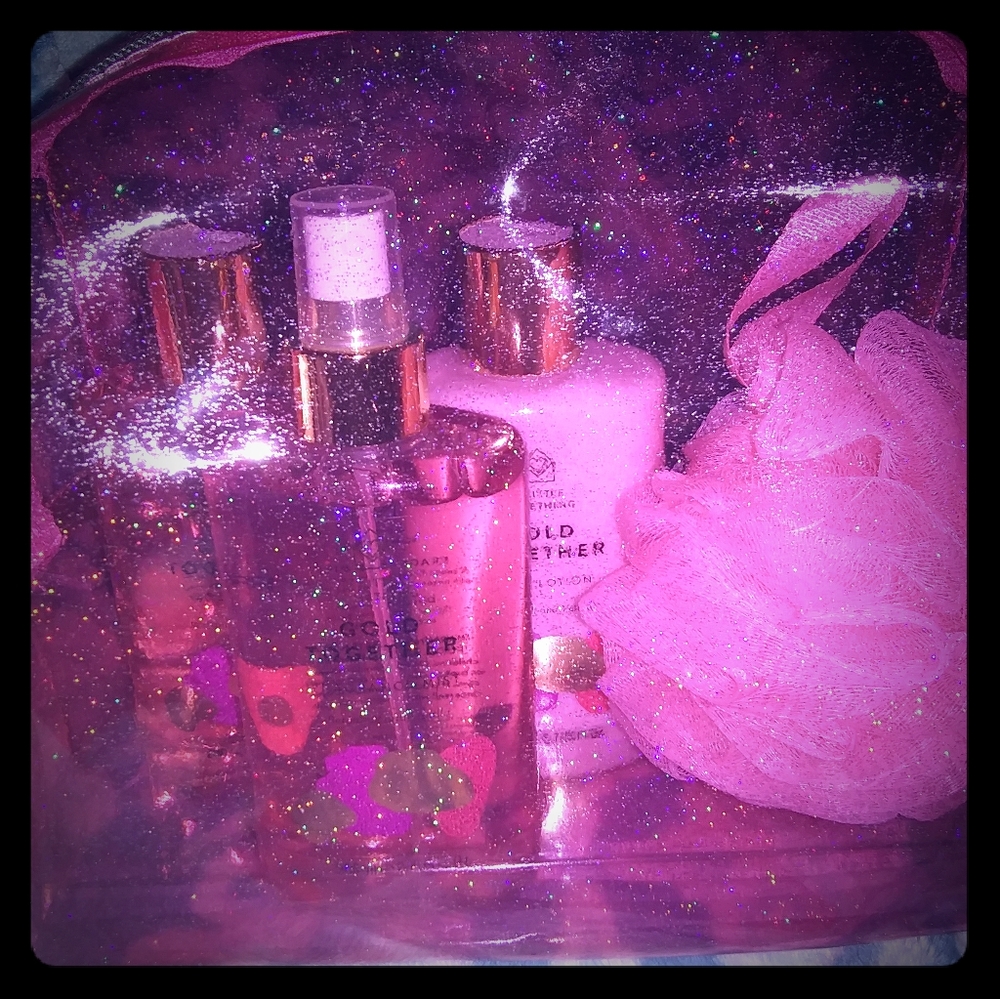 Hello Weekend Bath And Body Set 🌹🛁🚿💋